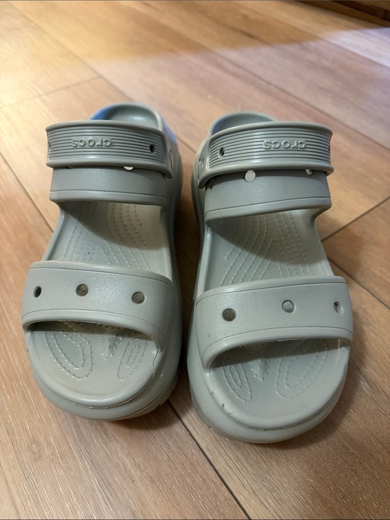CROCS Shoes - Women’s platform croc sandals